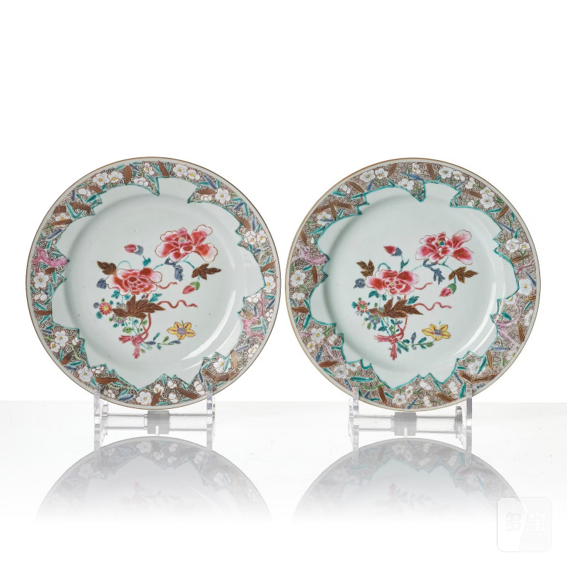 Two famille rose serving dishes and six dinner plates, - 图7